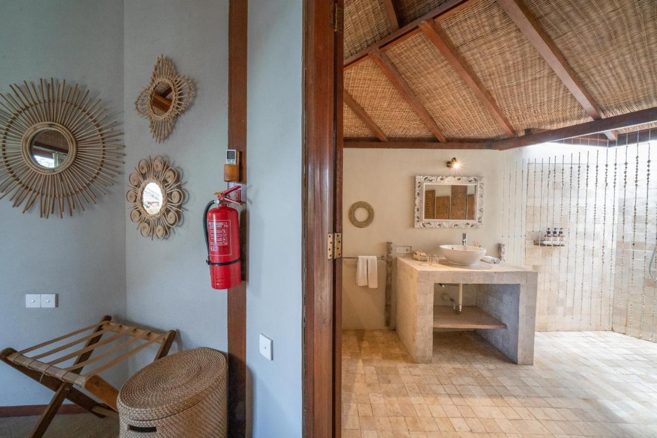 Blue Lagoon Avia Villas Nusa Lembongan  Exterior photo