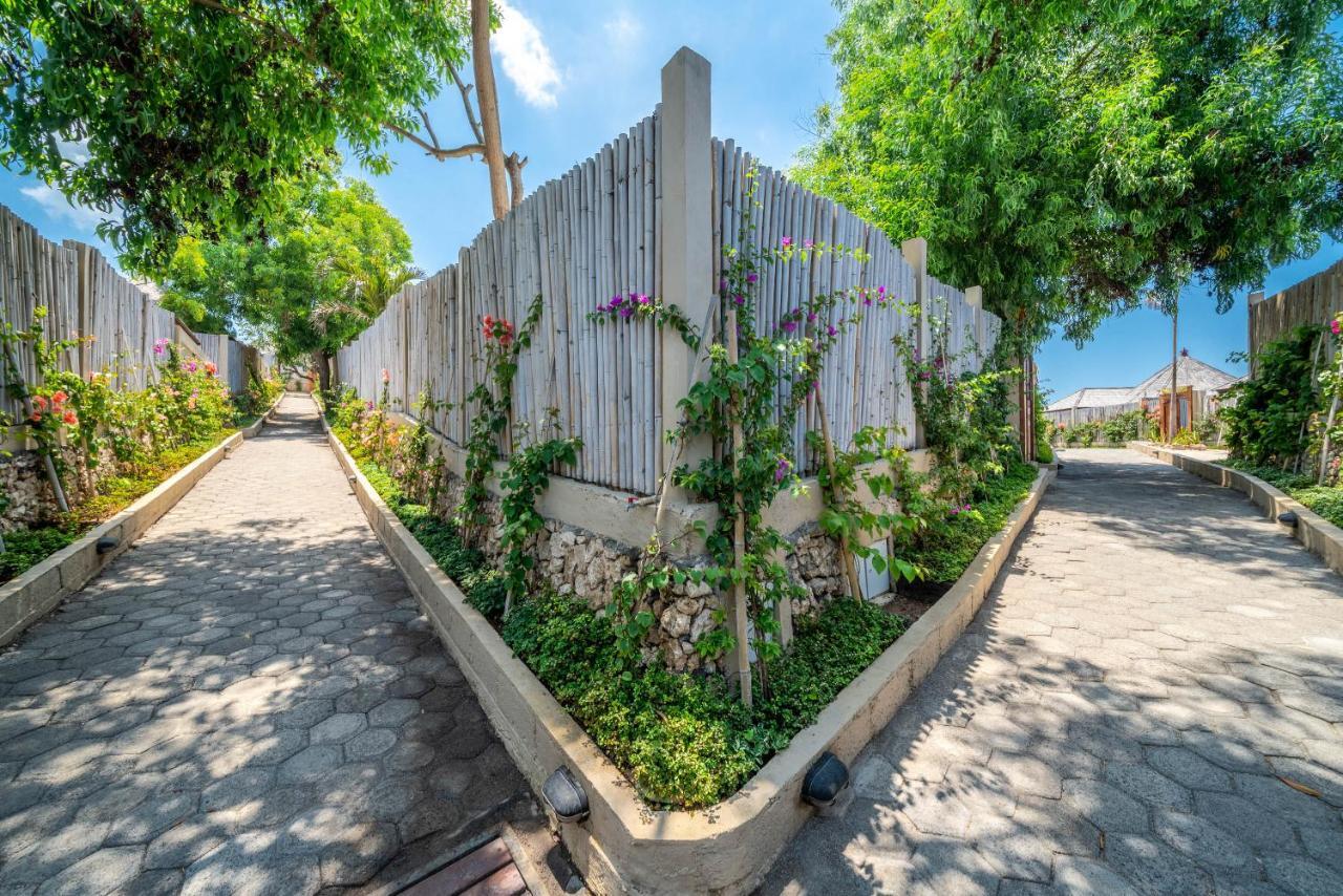 Blue Lagoon Avia Villas Nusa Lembongan  Exterior photo